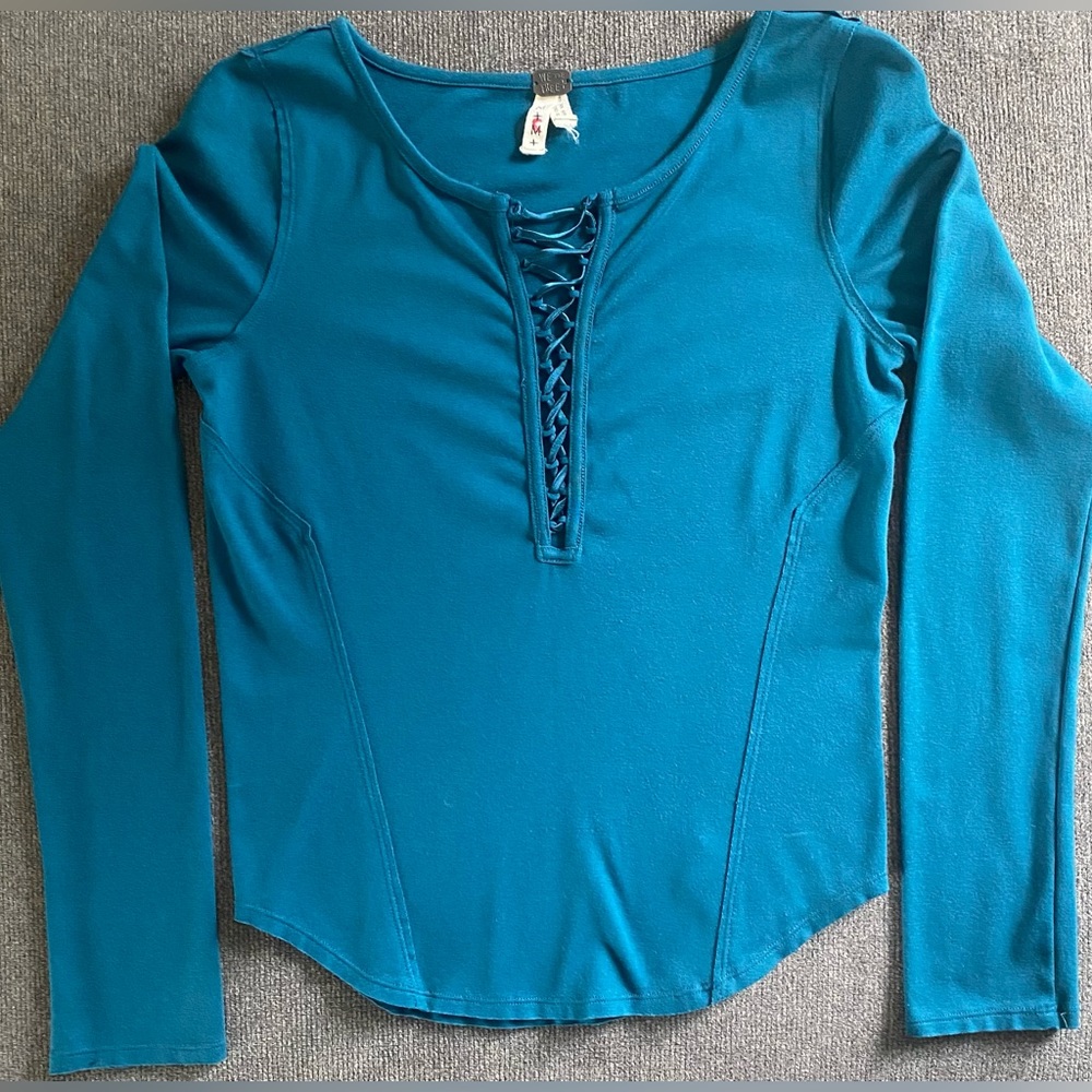 WE THE FREE Long Sleeve Top Size Meduim